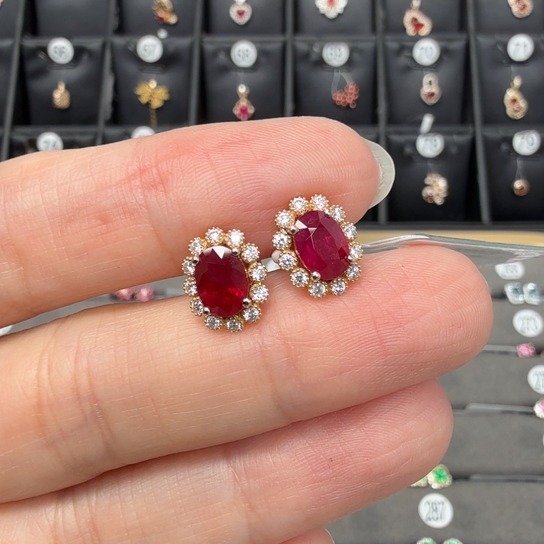 红宝石耳饰18K金镶嵌大蕾丝2.16克拉