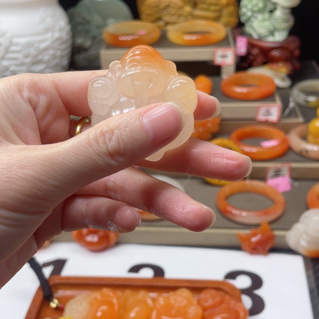 未镶嵌石英质玉（黄龙玉）手镯云*