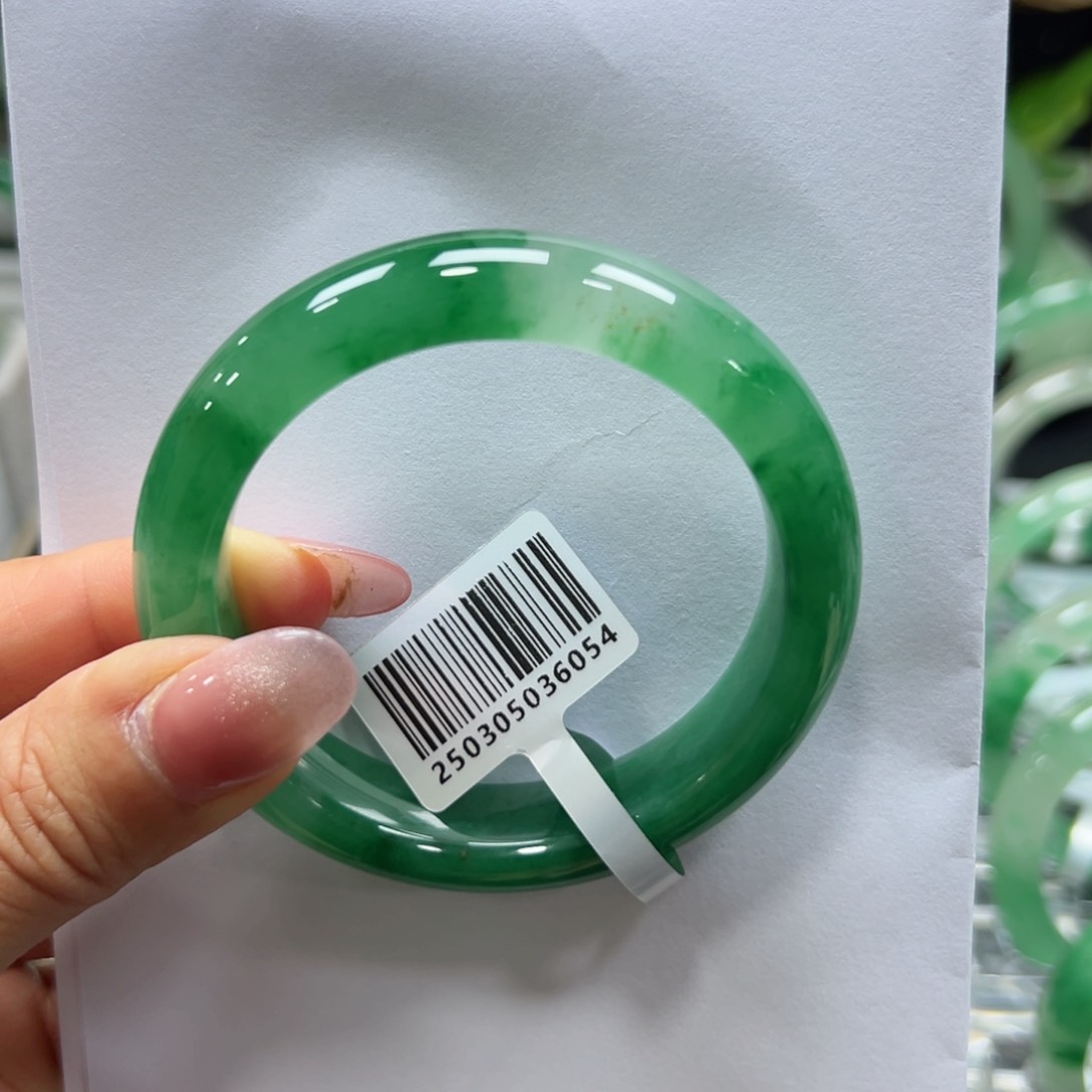 石英质玉未镶嵌手镯