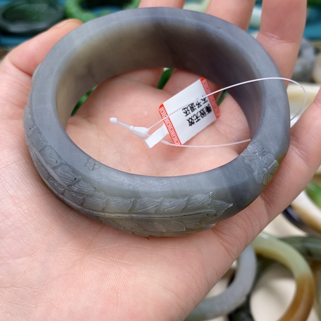 和田玉手镯定制未镶嵌花**