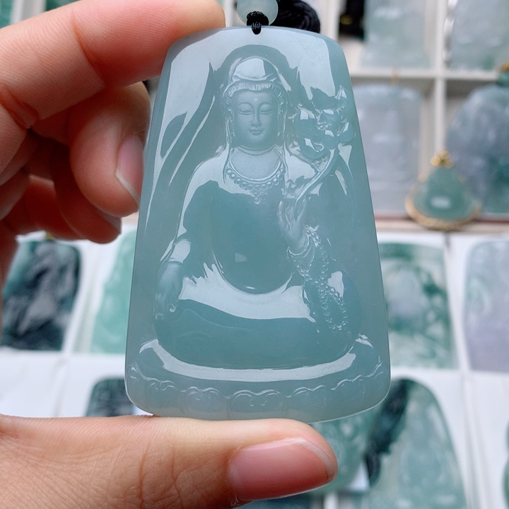 翡翠颈饰未镶嵌清**叶素衣