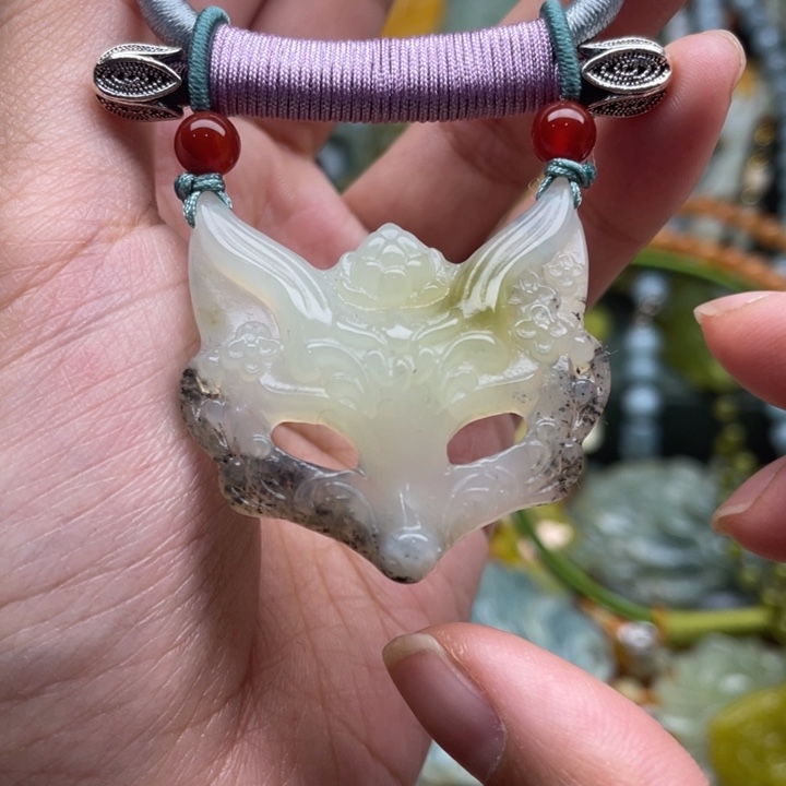 蛇纹石玉吊坠合金