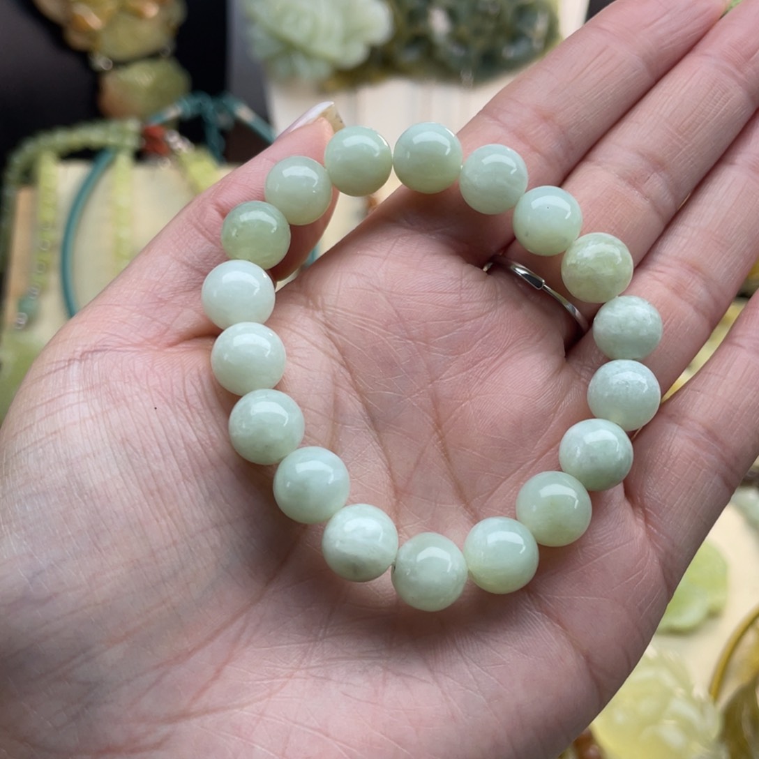 蛇纹石玉颈饰未镶嵌