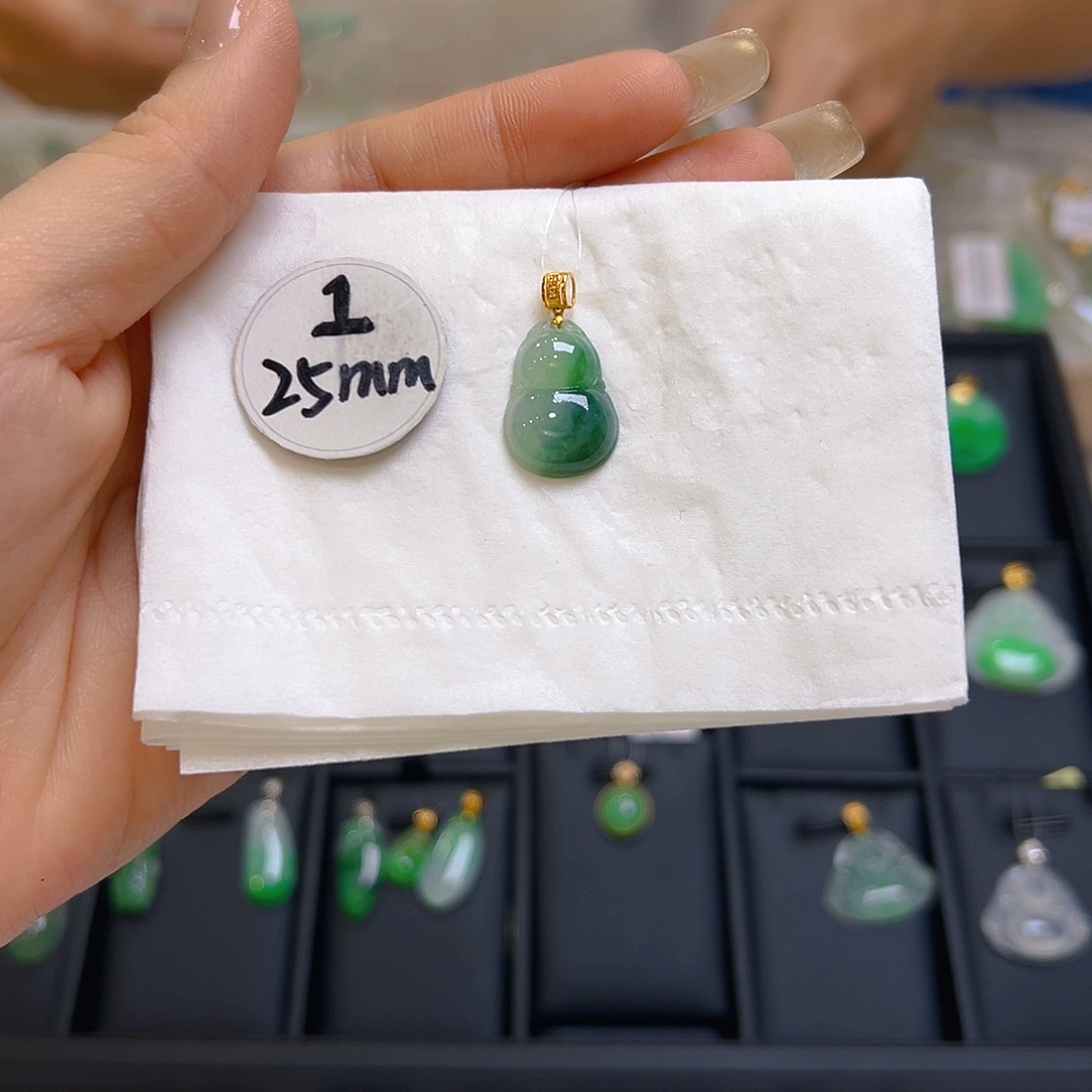 翡翠颈饰18K金镶嵌翡翠
