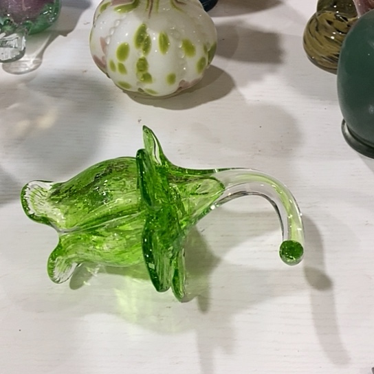 琉璃花瓶高16厘米宽9厘米