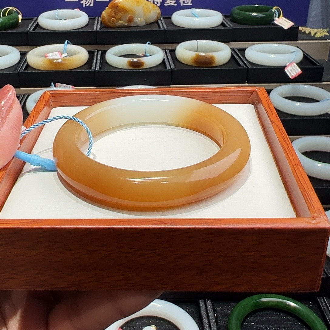 和田玉未镶嵌手镯