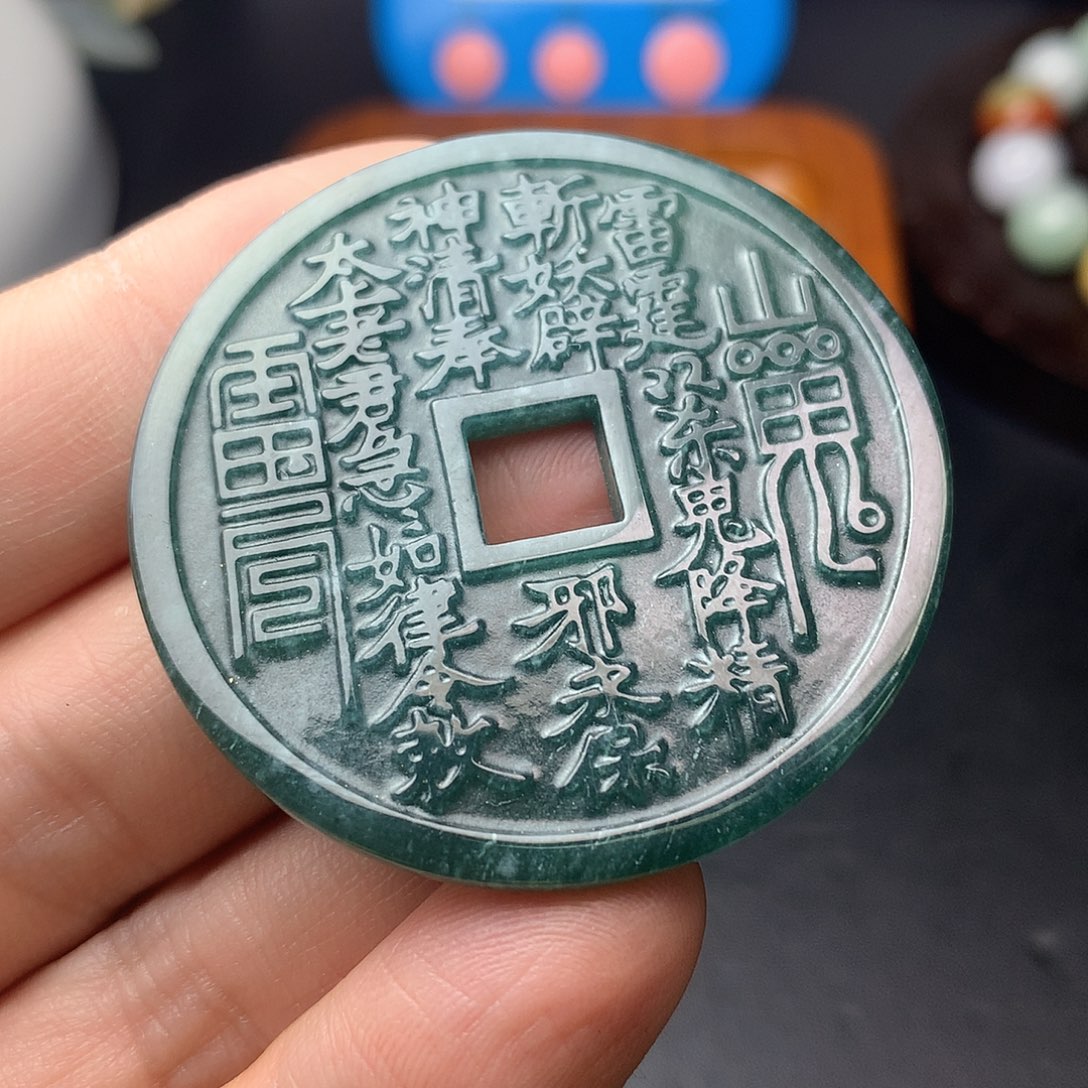 翡翠未镶嵌颈饰翡翠首饰和翡翠珠宝