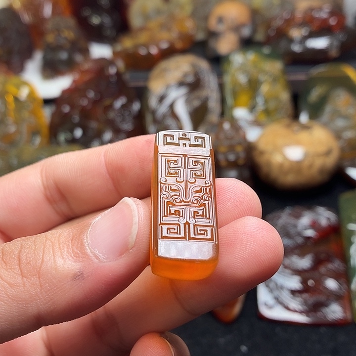 琥珀未镶嵌颈饰35