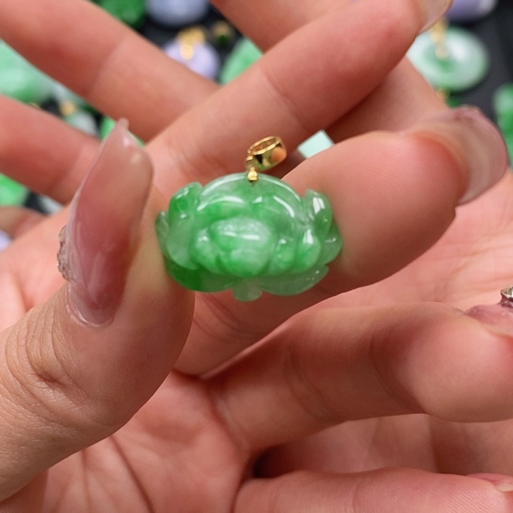 翡翠颈饰未镶嵌吊坠