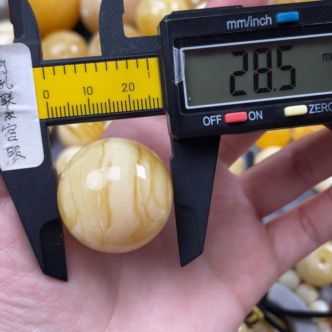 麦***当蜜蜡未镶嵌珠宝奇石