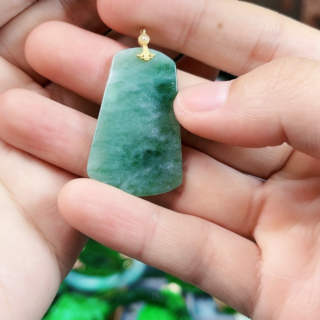 翡翠颈饰未镶嵌吊坠