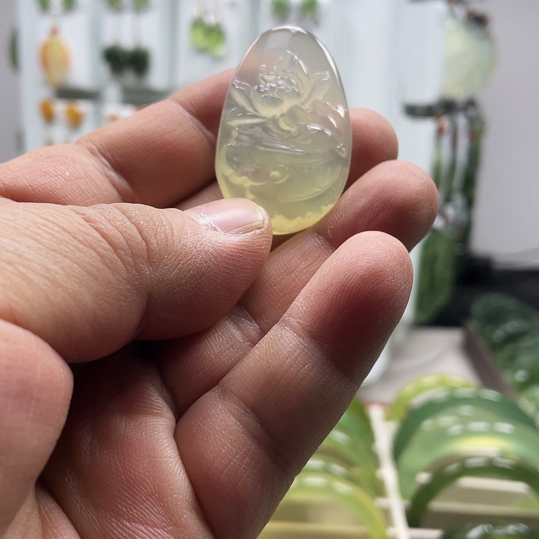 蛇纹石玉颈饰未镶嵌