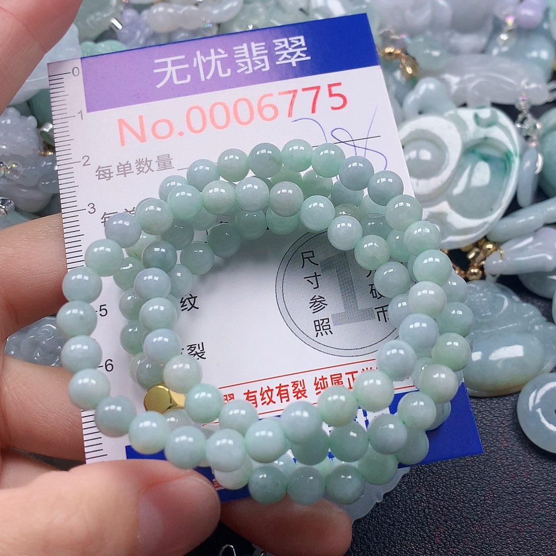 颈饰未镶嵌翡翠 