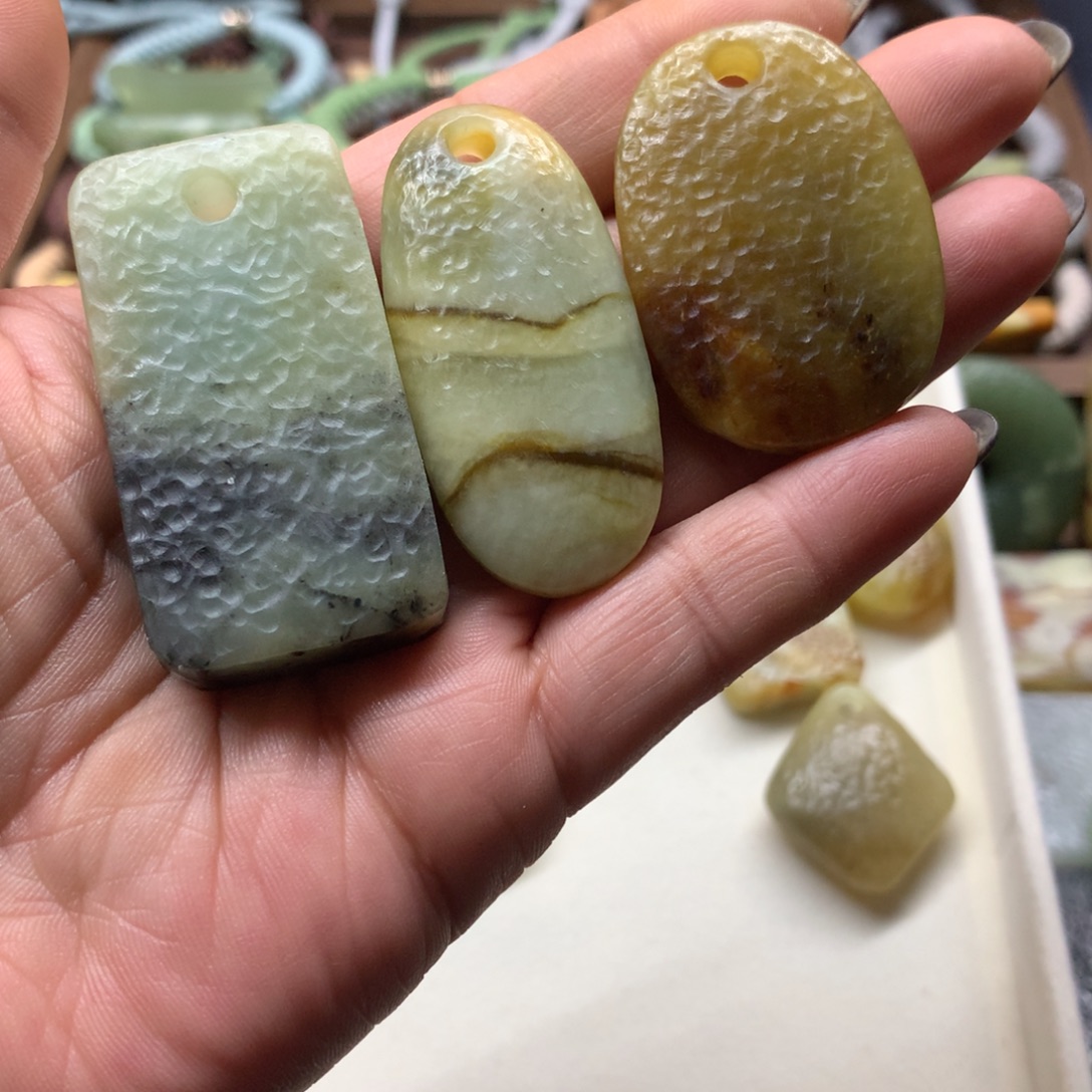 D***e蛇纹石玉合金颈饰
