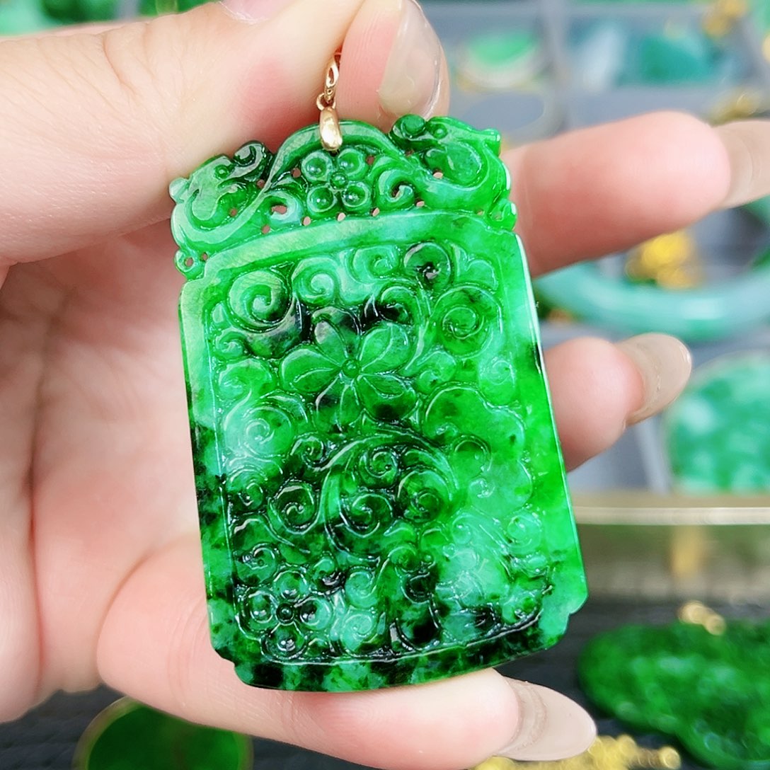 翡翠颈饰18K金镶嵌吊坠