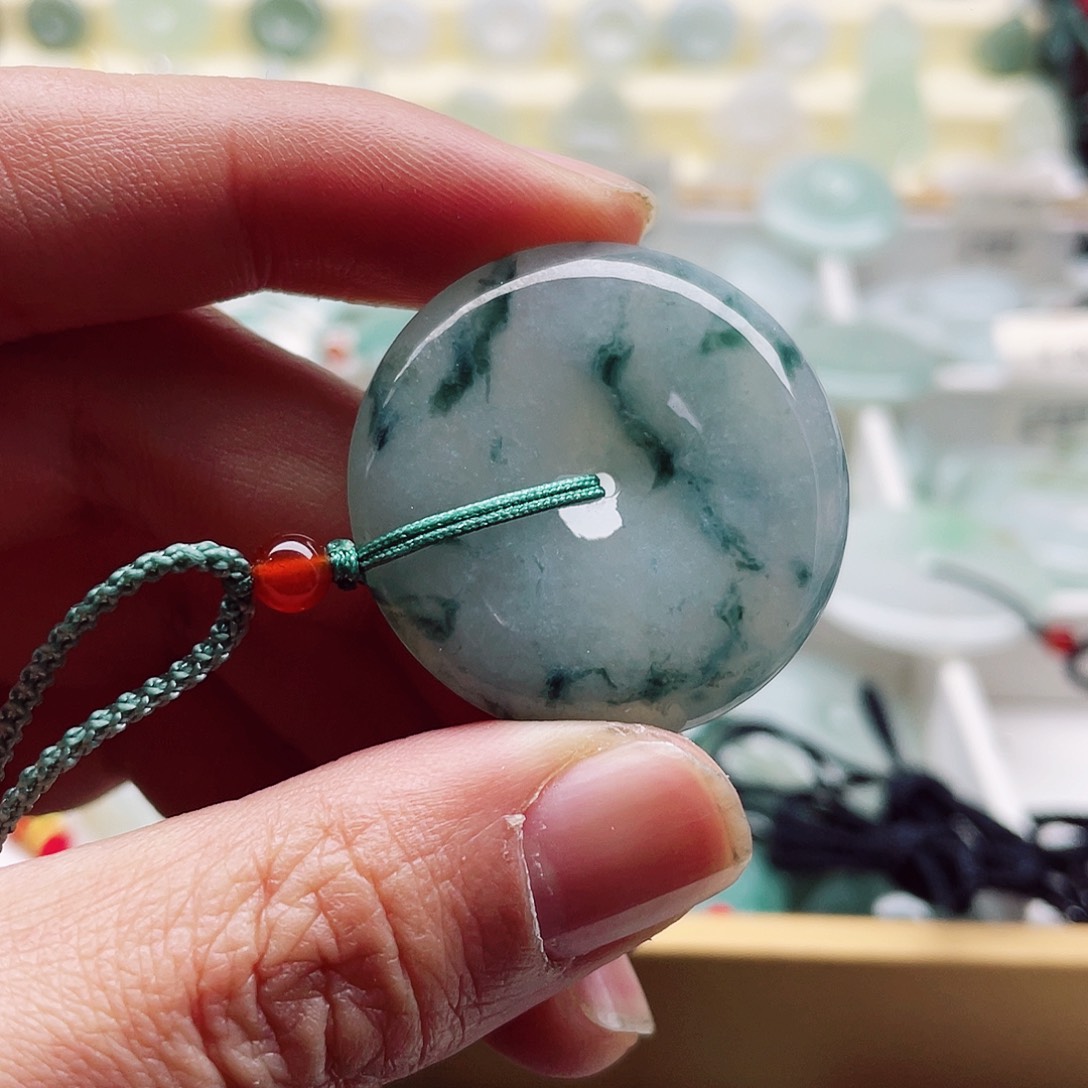 翡翠颈饰未镶嵌天然翡翠