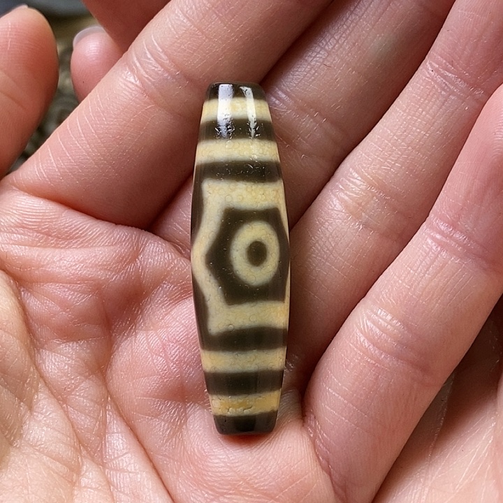 玛瑙/玉髓颈饰未镶嵌乾***。