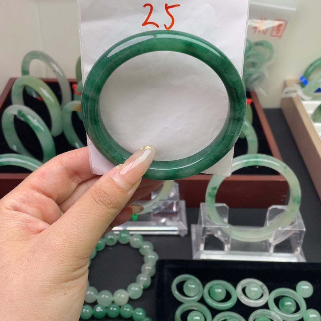 石英质玉（非洲翠）未镶嵌手镯25-62 g