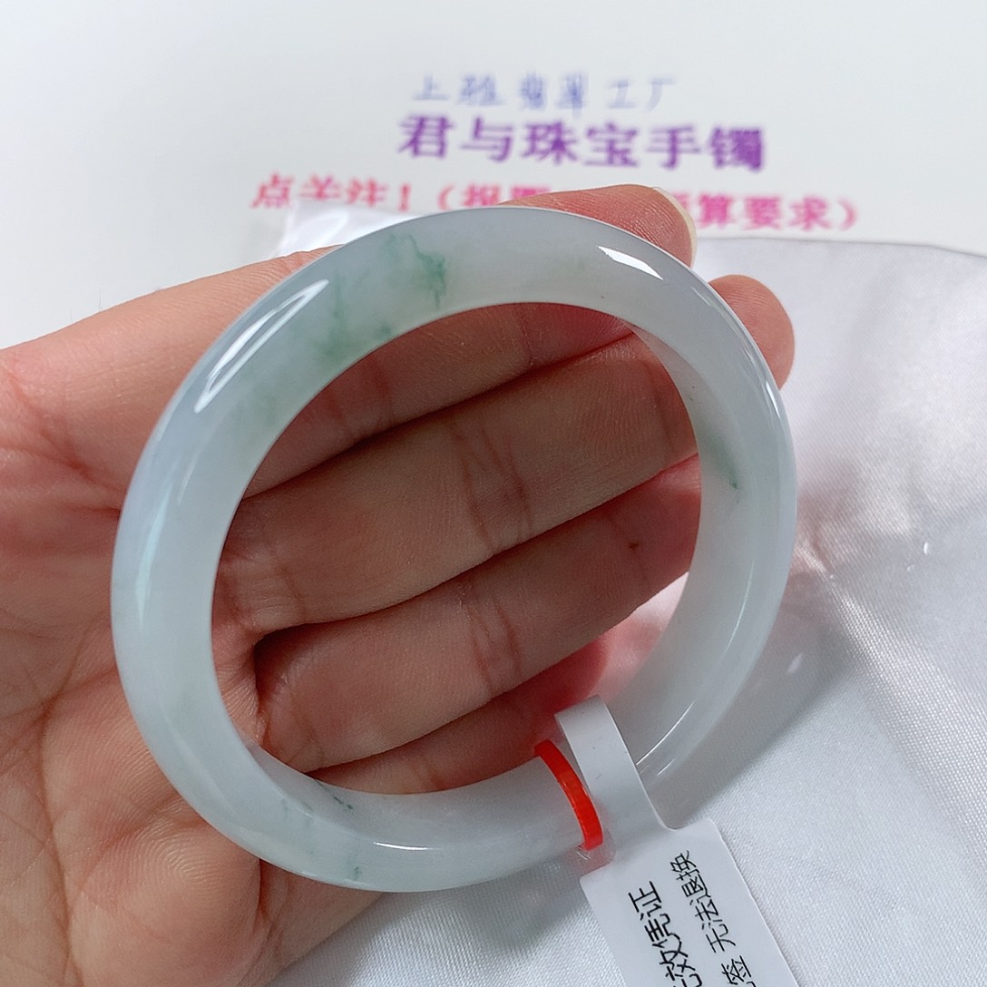 翡翠手镯未镶嵌①④⑧