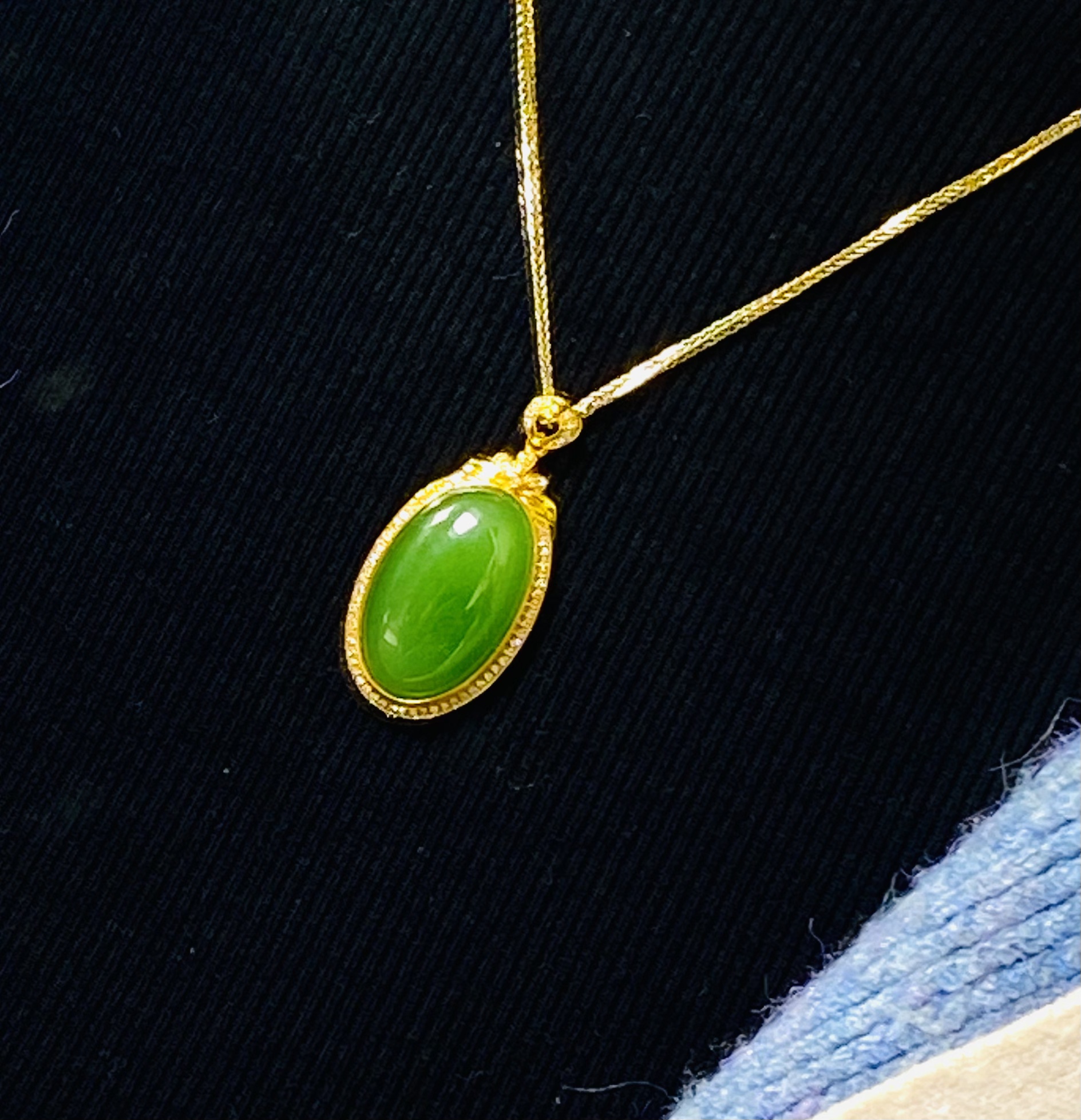 【颜选珠宝】苹果绿18K金镶嵌和田碧玉精致款蛋面吊坠贵气显白国风