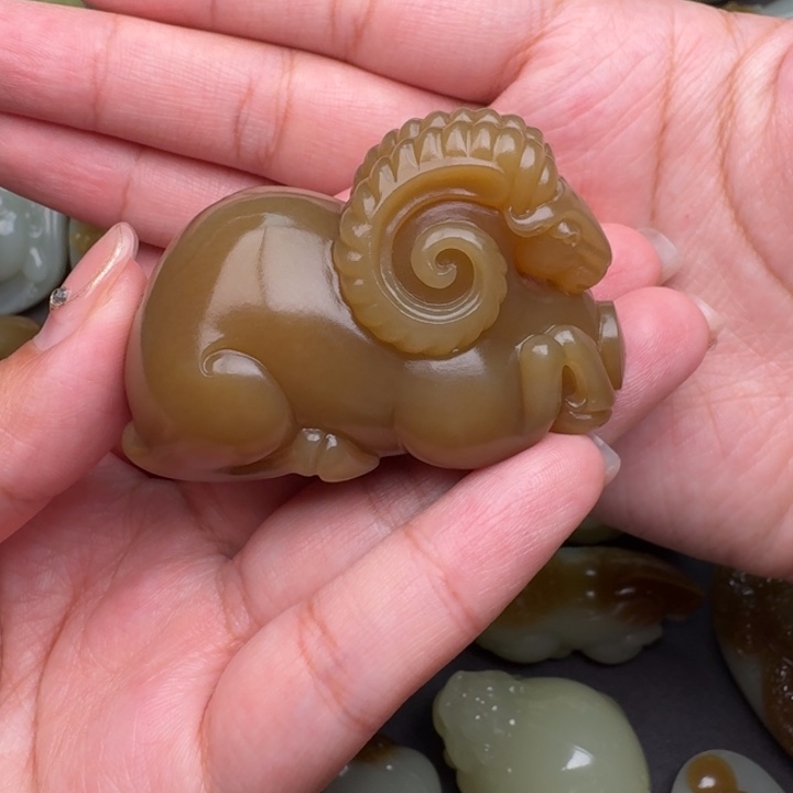 和田玉颈饰未镶嵌水**水