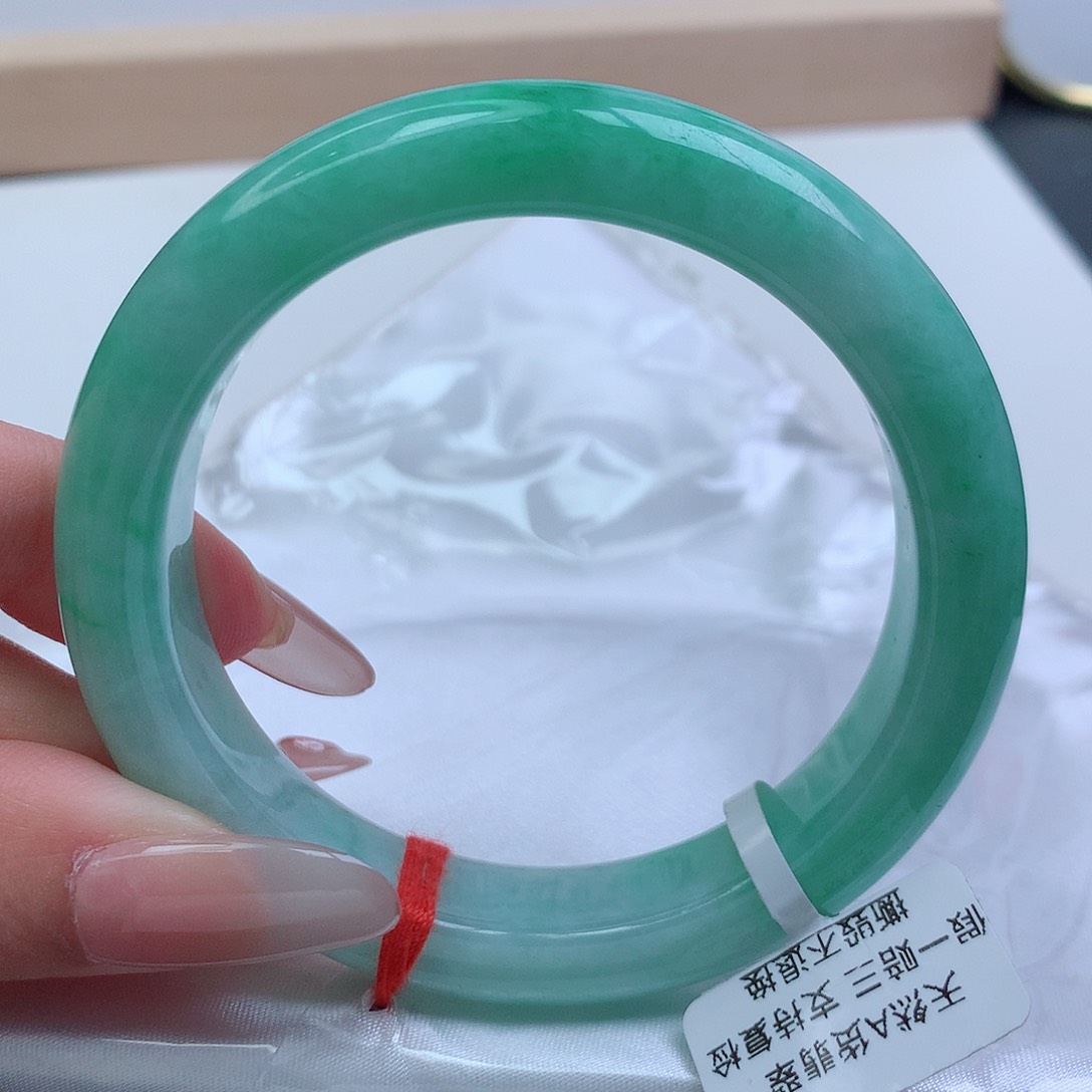 翡翠手镯未镶嵌55.5圈口