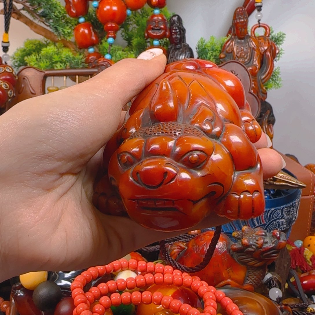 琥珀裸石未镶嵌貔貅