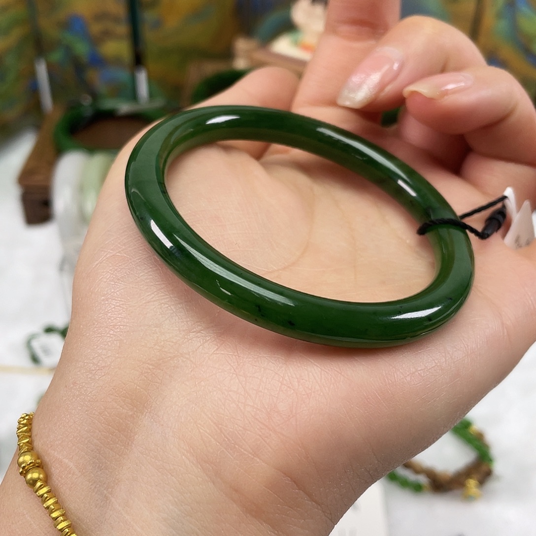 和田玉未镶嵌手镯