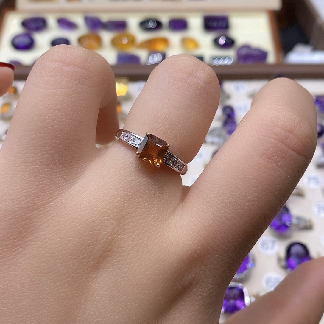 滦****戒指水晶银S925镶嵌纯天然黄水晶戒指J