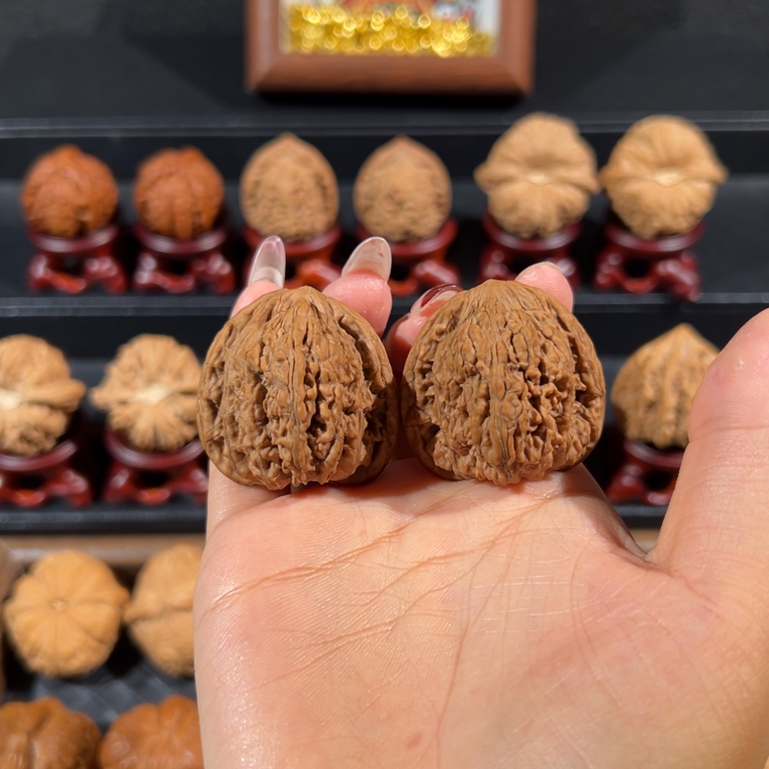 我***的文玩核桃把件三角