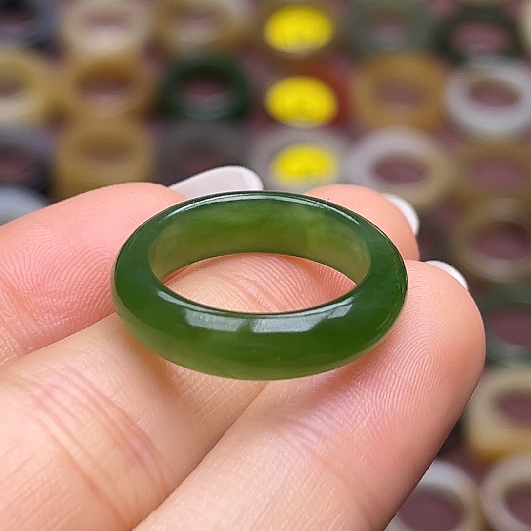 和田玉未镶嵌戒指18.0俄7辣阳绿色标
