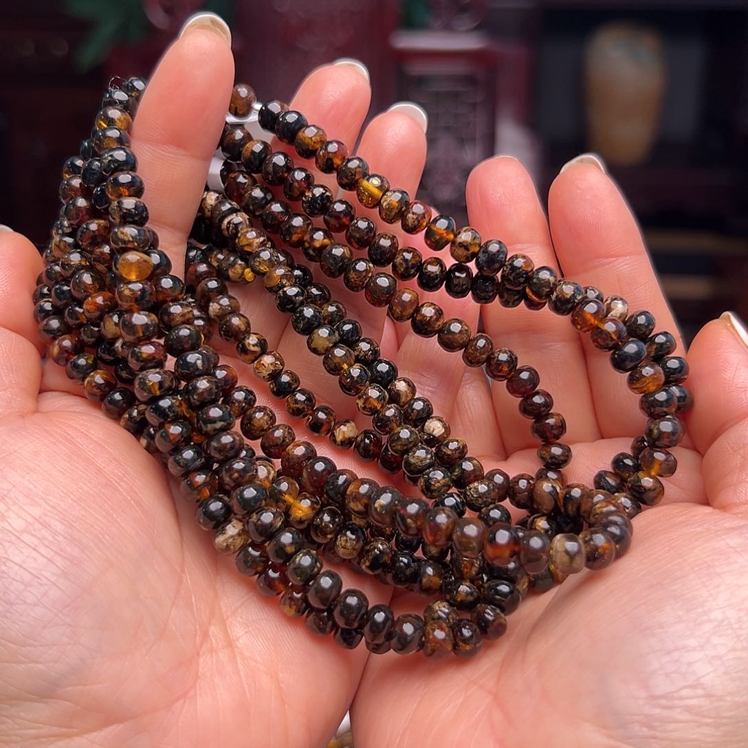 琥珀裸石未镶嵌抚顺琥珀20531。多样性发其一