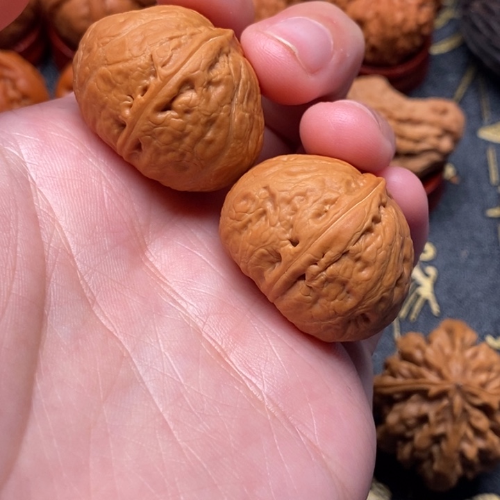 文玩核桃吊坠小桃心 