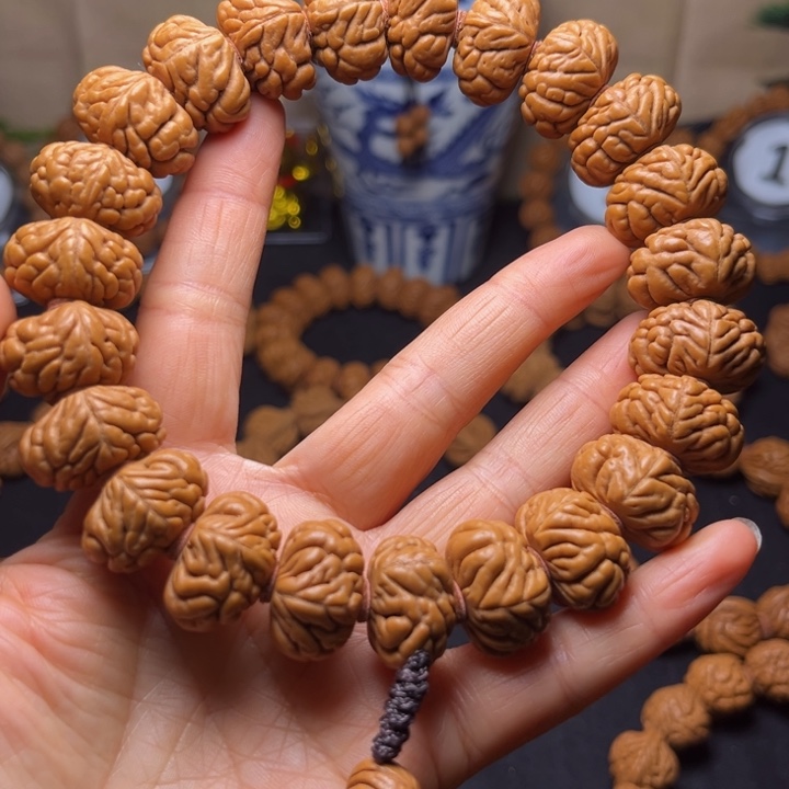 陕***官桃核吊坠秦岭桃核手持