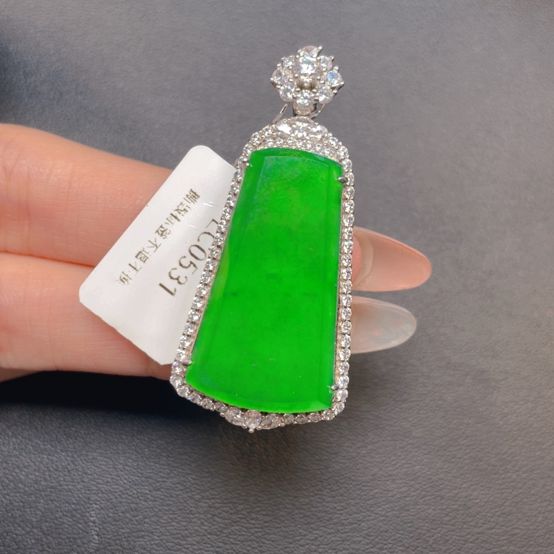 【闪购商品】吊坠(不含链)银S925镶嵌翡翠