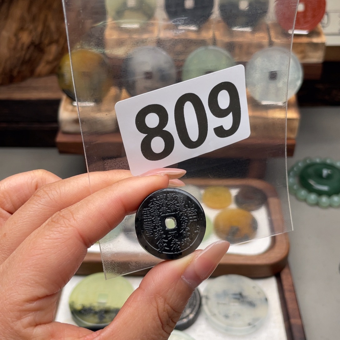 砂***金蛇纹石玉未镶嵌颈饰