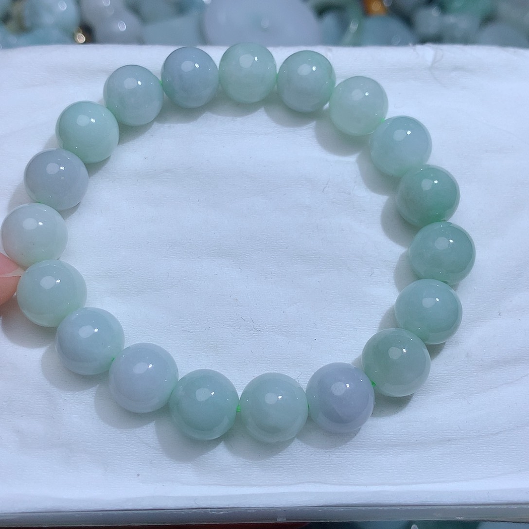 翡翠颈饰未镶嵌1。