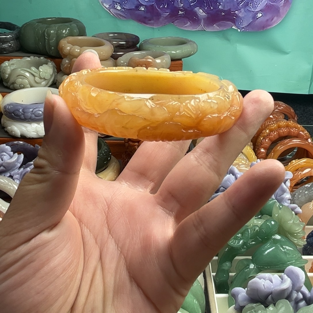 石英质玉未镶嵌雕花手镯