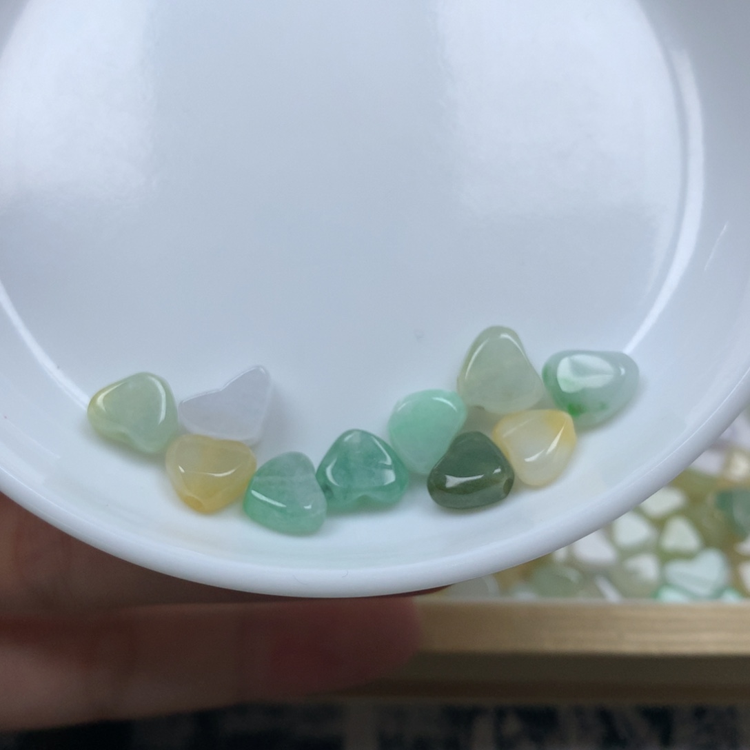翡翠散珠心形。卡7。10颗 
