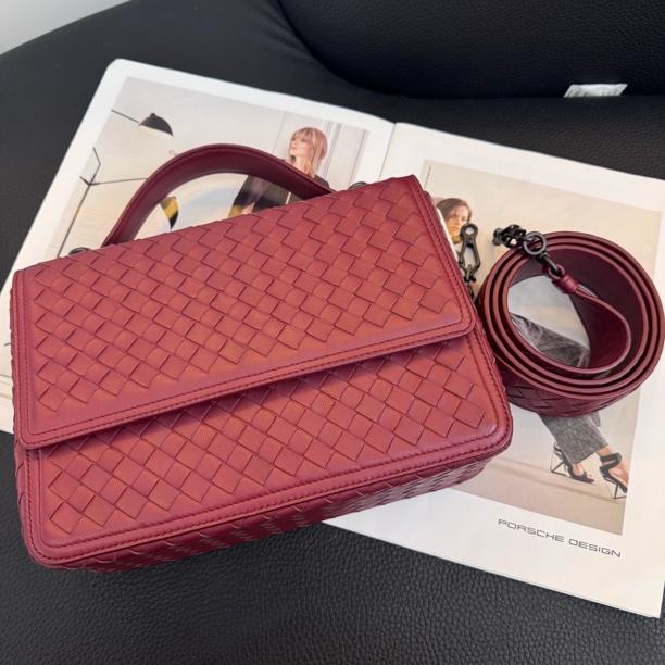 99新 BOTTEGA VENETA/葆蝶家 大麦中古/bv编织红色斜挎包/