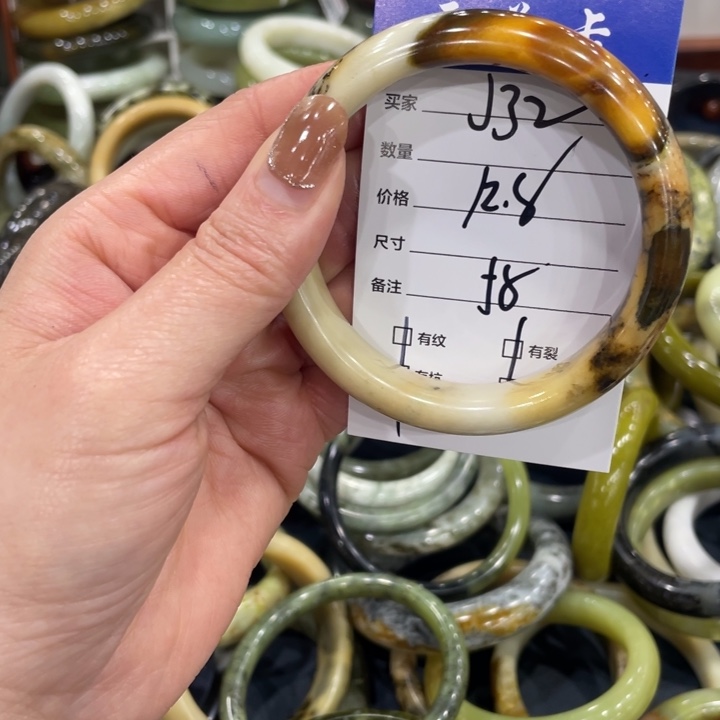 蛇纹石玉未镶嵌手镯