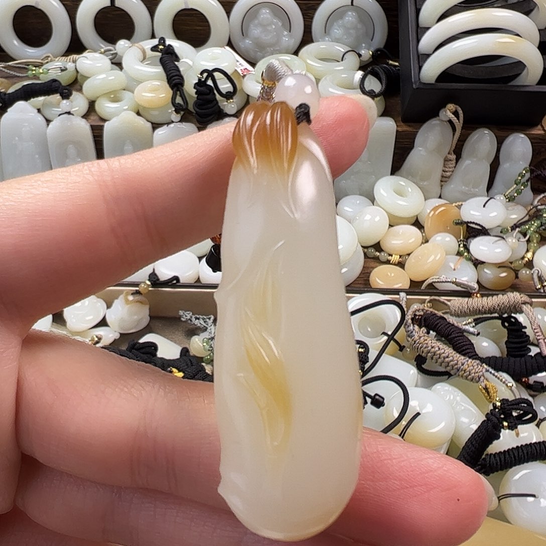 和田玉未镶嵌颈饰