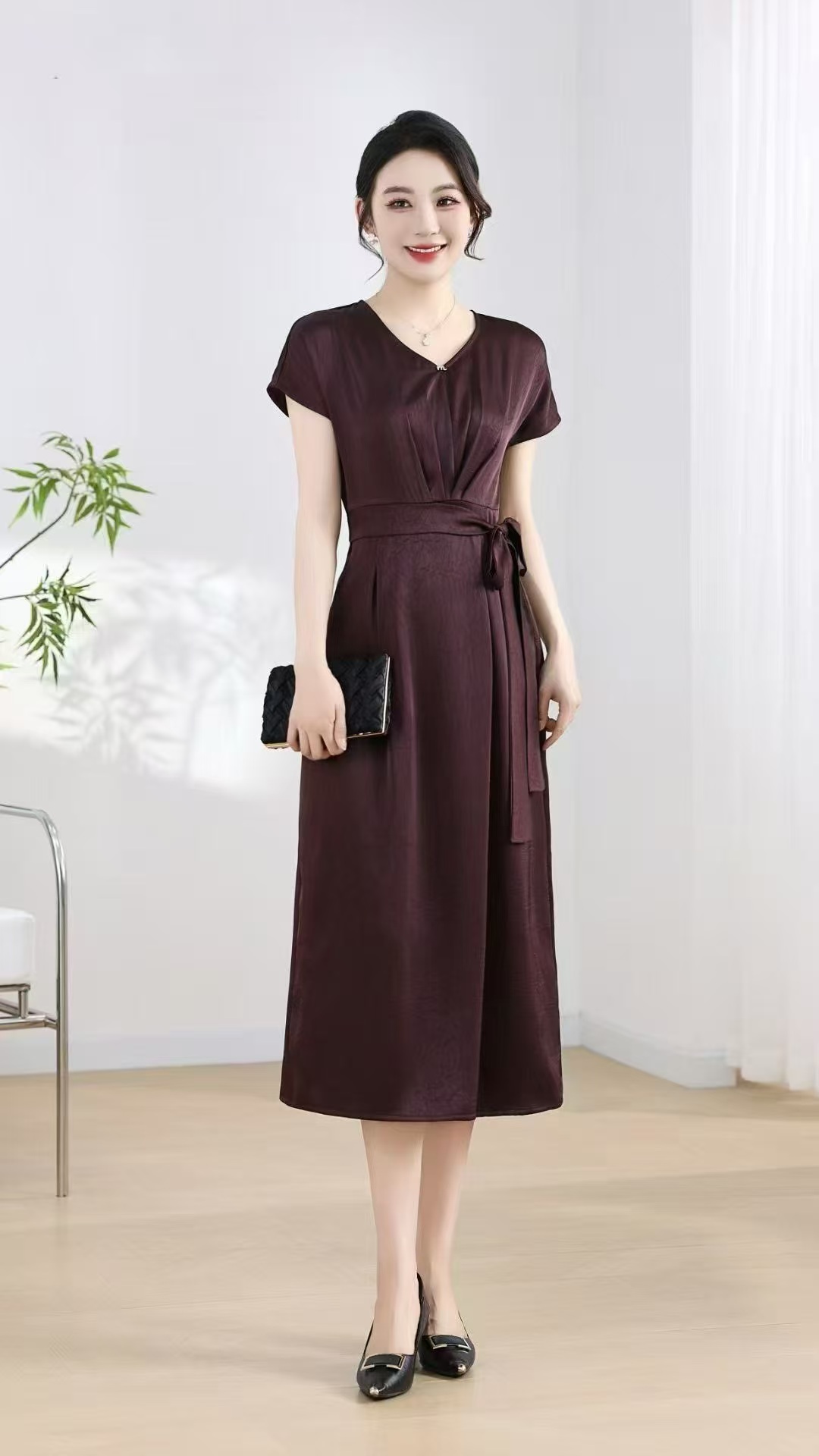 燕妮雅姿夏季V领修身极简风显瘦夏季连衣裙L406