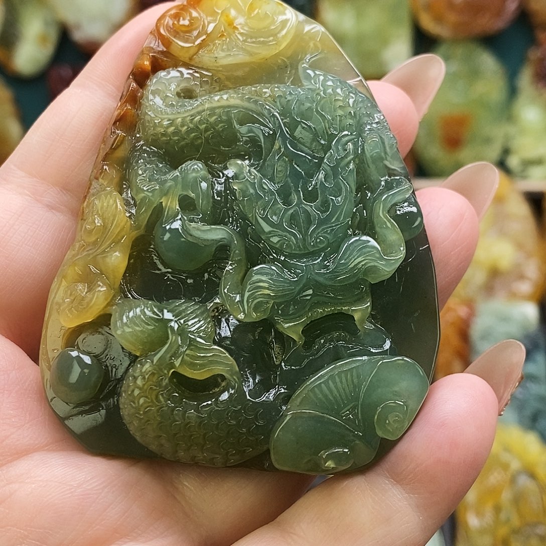 蛇纹石玉未镶嵌颈饰精品龙牌