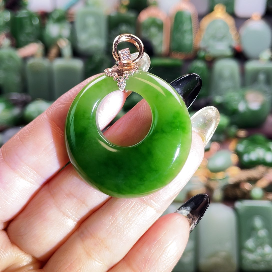 和田玉挂件18K金镶嵌