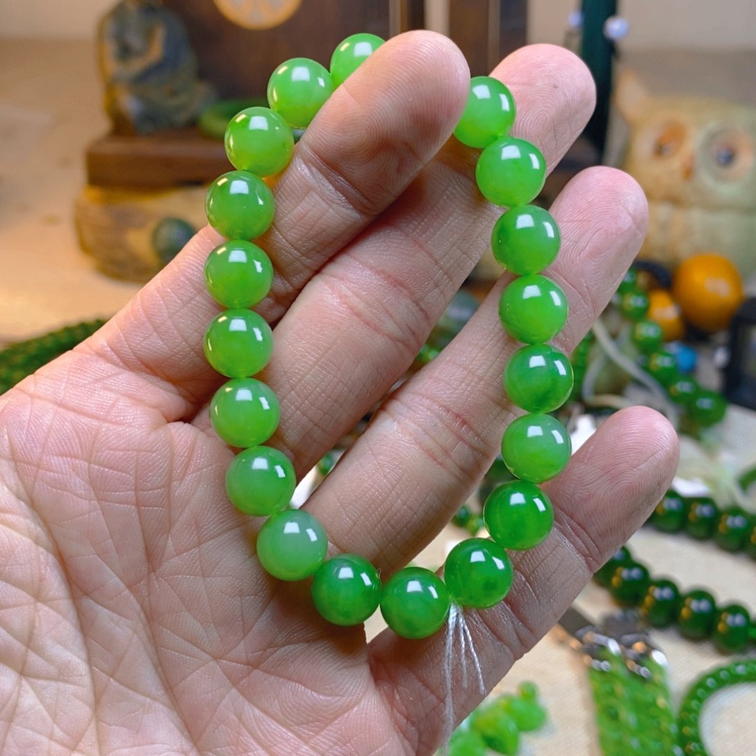 和田玉颈饰未镶嵌?**甜