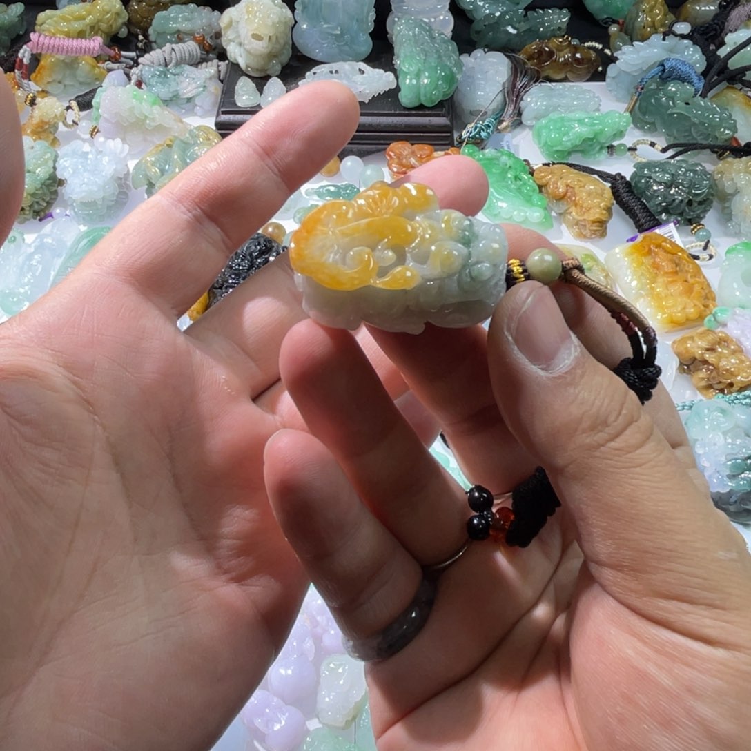 翡翠颈饰未镶嵌天然