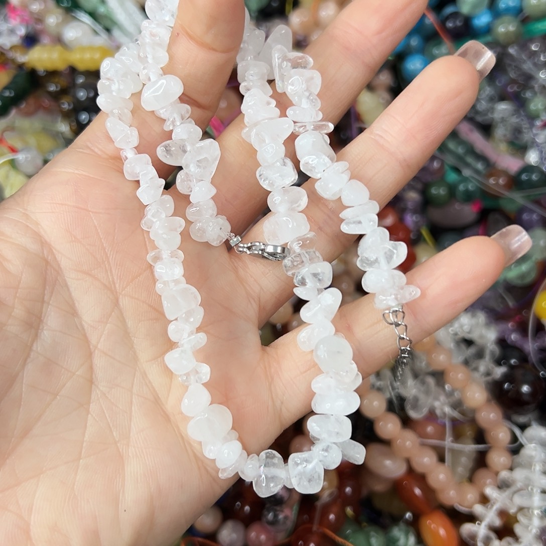 玛瑙/玉髓合金珠宝半成品，白水晶碎石成品一条