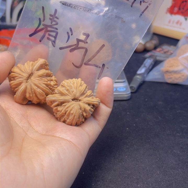 文玩核桃把件清*四座楼