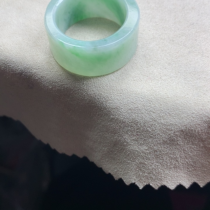 翡翠颈饰未镶嵌吊坠